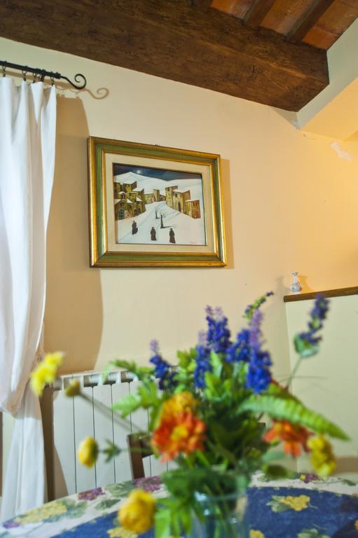 Casa Castellina ξενώνας Φολίνιο Δωμάτιο φωτογραφία