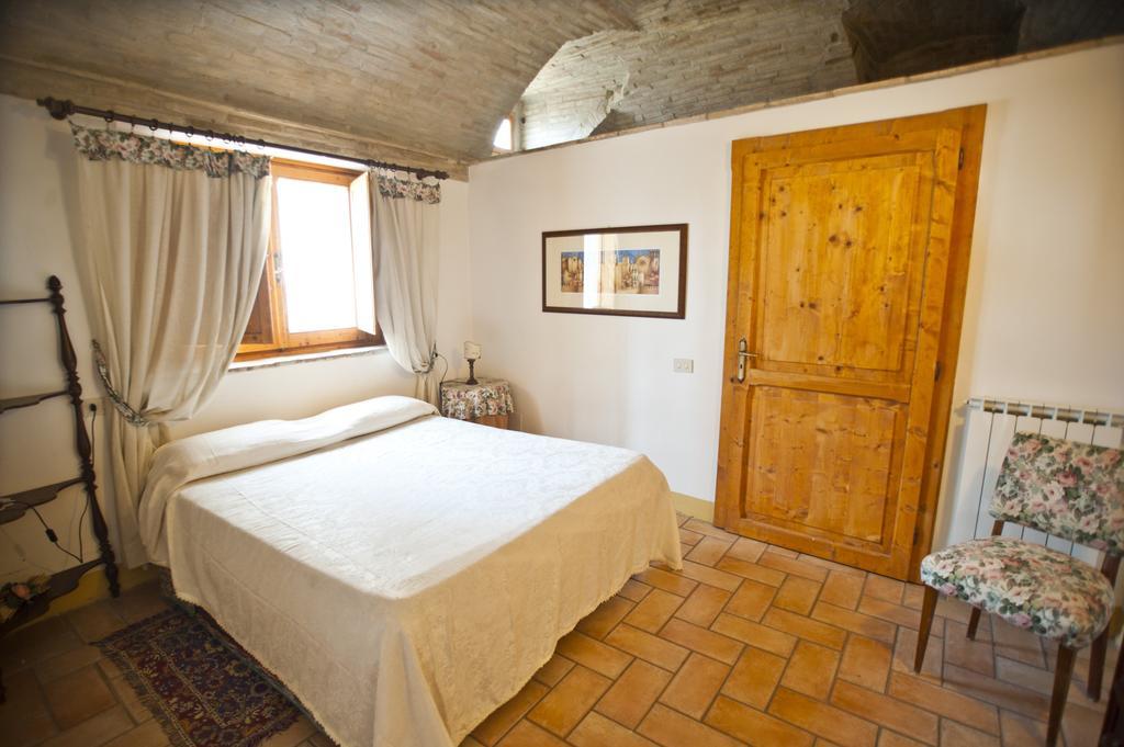 Casa Castellina ξενώνας Φολίνιο Δωμάτιο φωτογραφία
